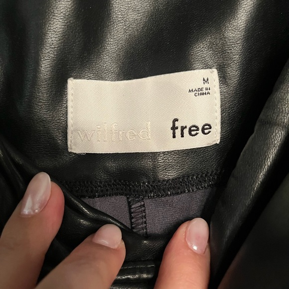 Aritzia Wilfred Free Daria black vegan leather pant leggings (M) - Picture 2 of 5